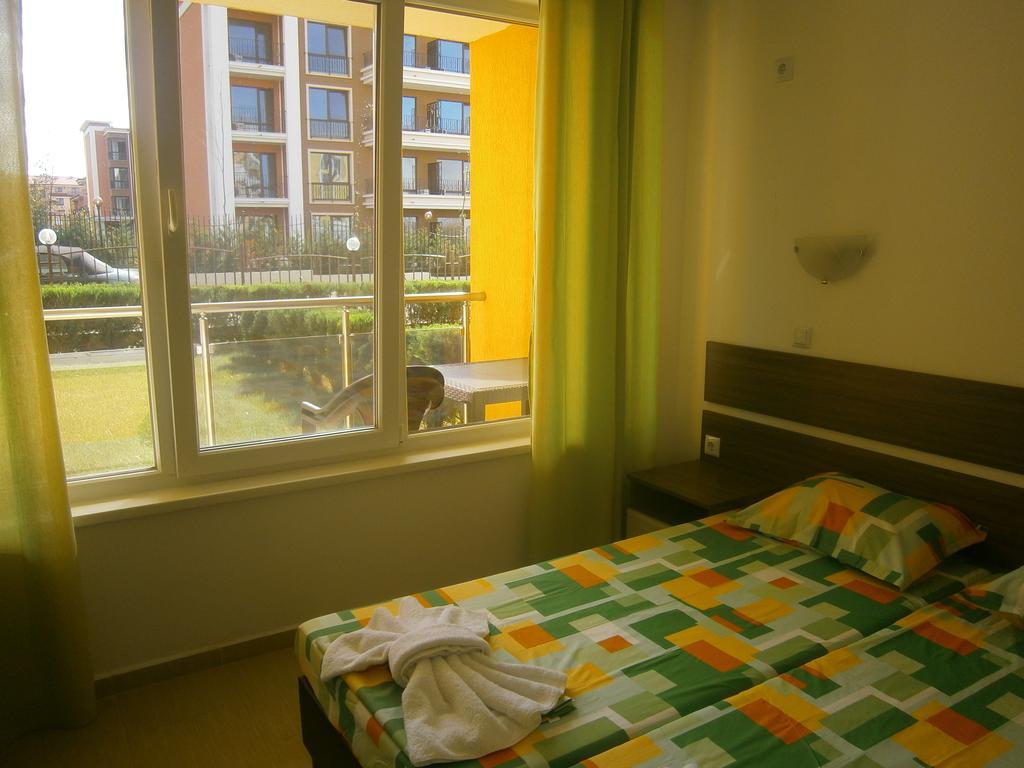 Anna Marina Apartments Свети Влас Стая снимка